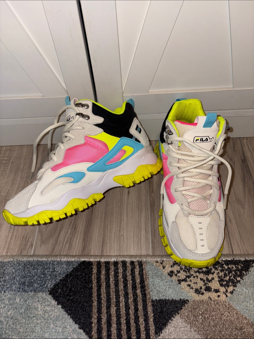 FILA women White Sneakers with Pink, Neon Yellow & Blue Accents brand new - Picture 2 of 12